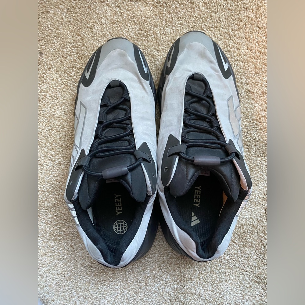 Adidas Yeezy Boost 700 MNVN Metallic VNDS